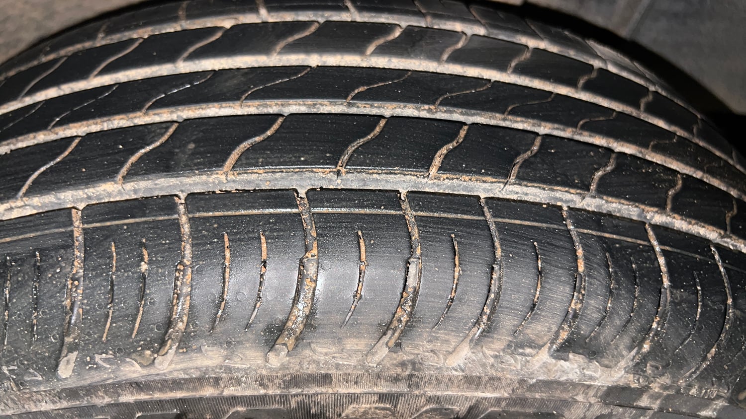 Used 2022 Renault Kiger RXZ Turbo MT Dual Tone Petrol Manual tyres LEFT REAR TYRE TREAD VIEW
