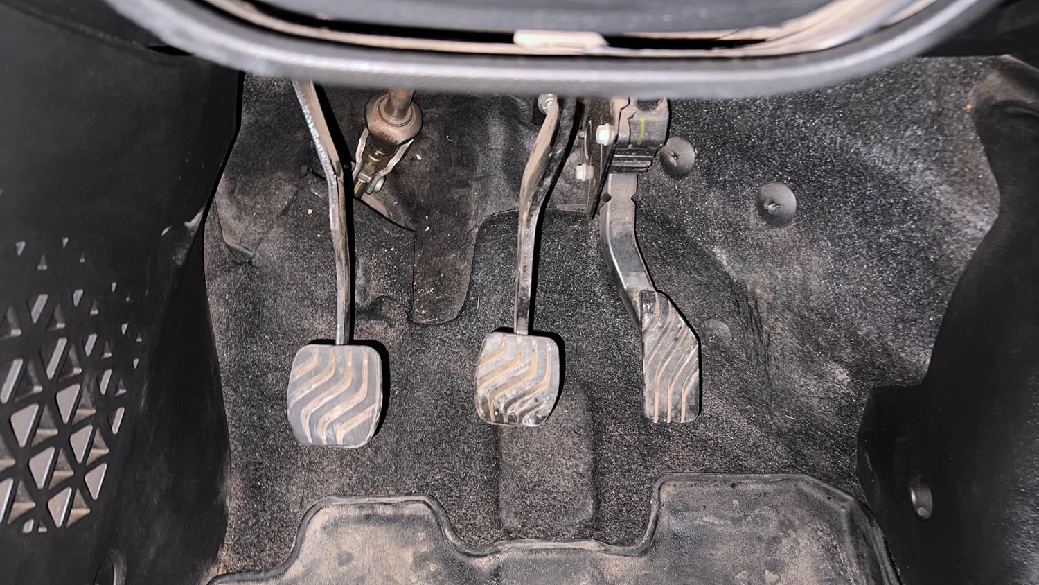 Used 2022 Renault Kiger RXZ Turbo MT Dual Tone Petrol Manual interior PEDALS VIEW