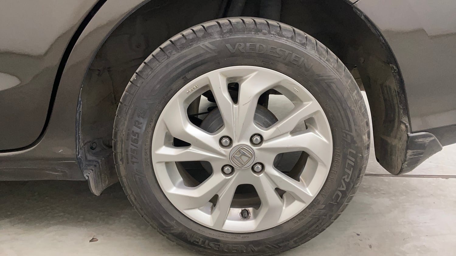 Used 2020 Honda Amaze 1.2 VX CVT Petrol Petrol Automatic tyres LEFT REAR TYRE RIM VIEW