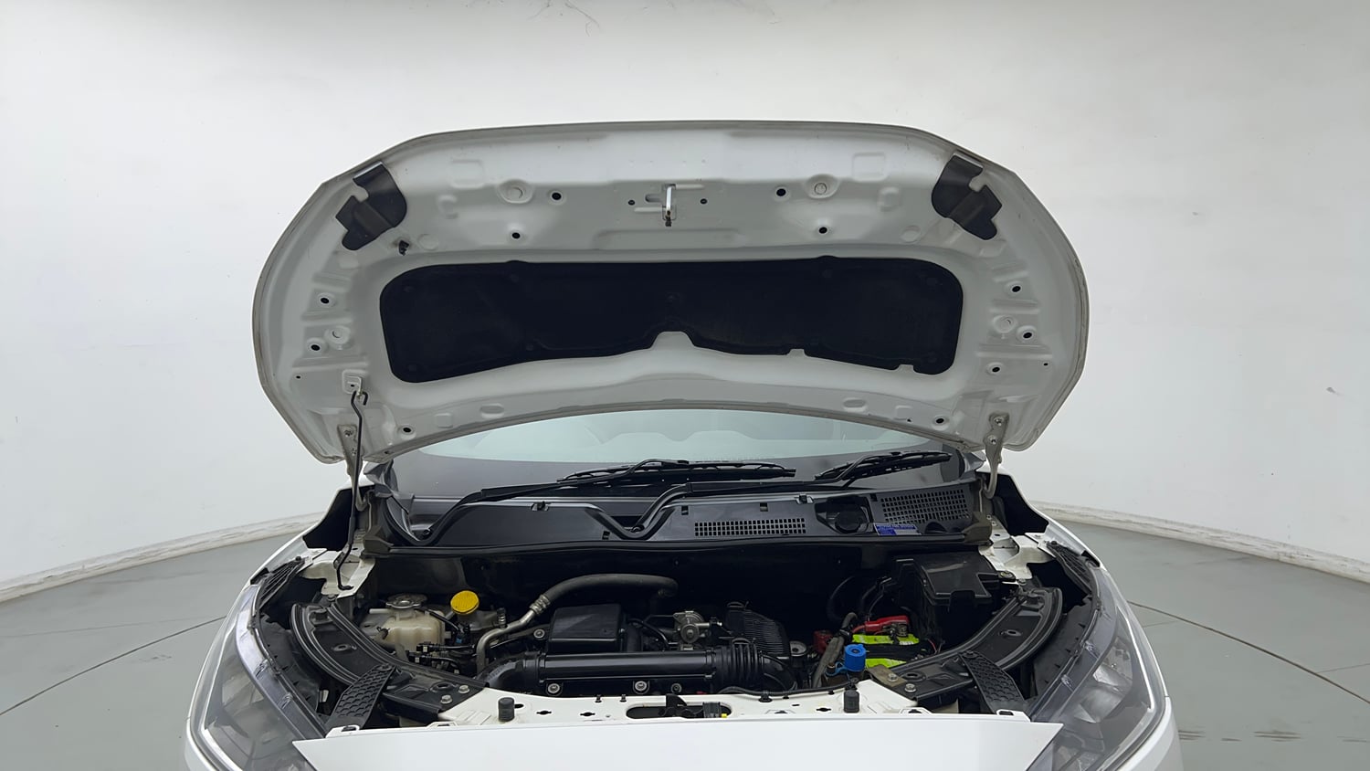 Used 2023 Nissan Magnite XE Petrol Manual engine ENGINE & BONNET OPEN FRONT VIEW