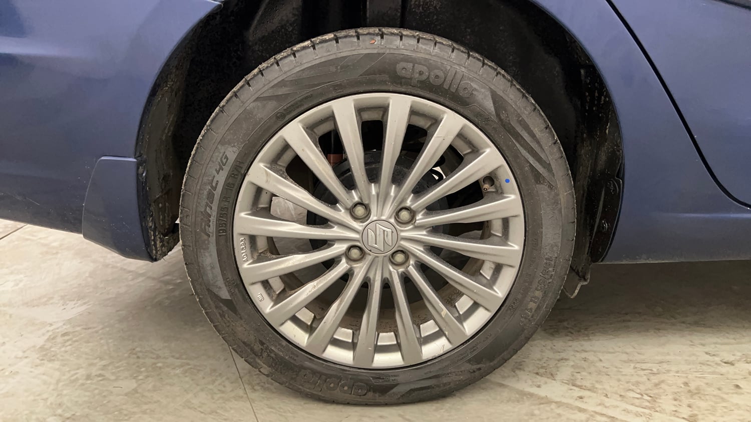 Used 2017 Maruti Suzuki Ciaz Alpha 1.4 AT Petrol Automatic tyres RIGHT REAR TYRE RIM VIEW