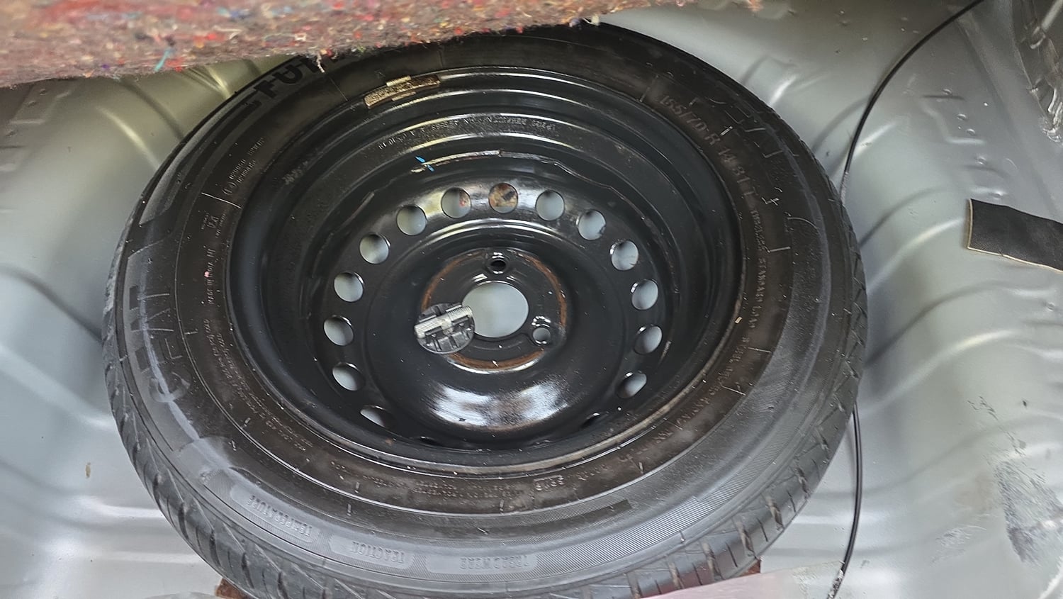Used 2020 Renault Kwid RXL Petrol Manual tyres SPARE TYRE VIEW