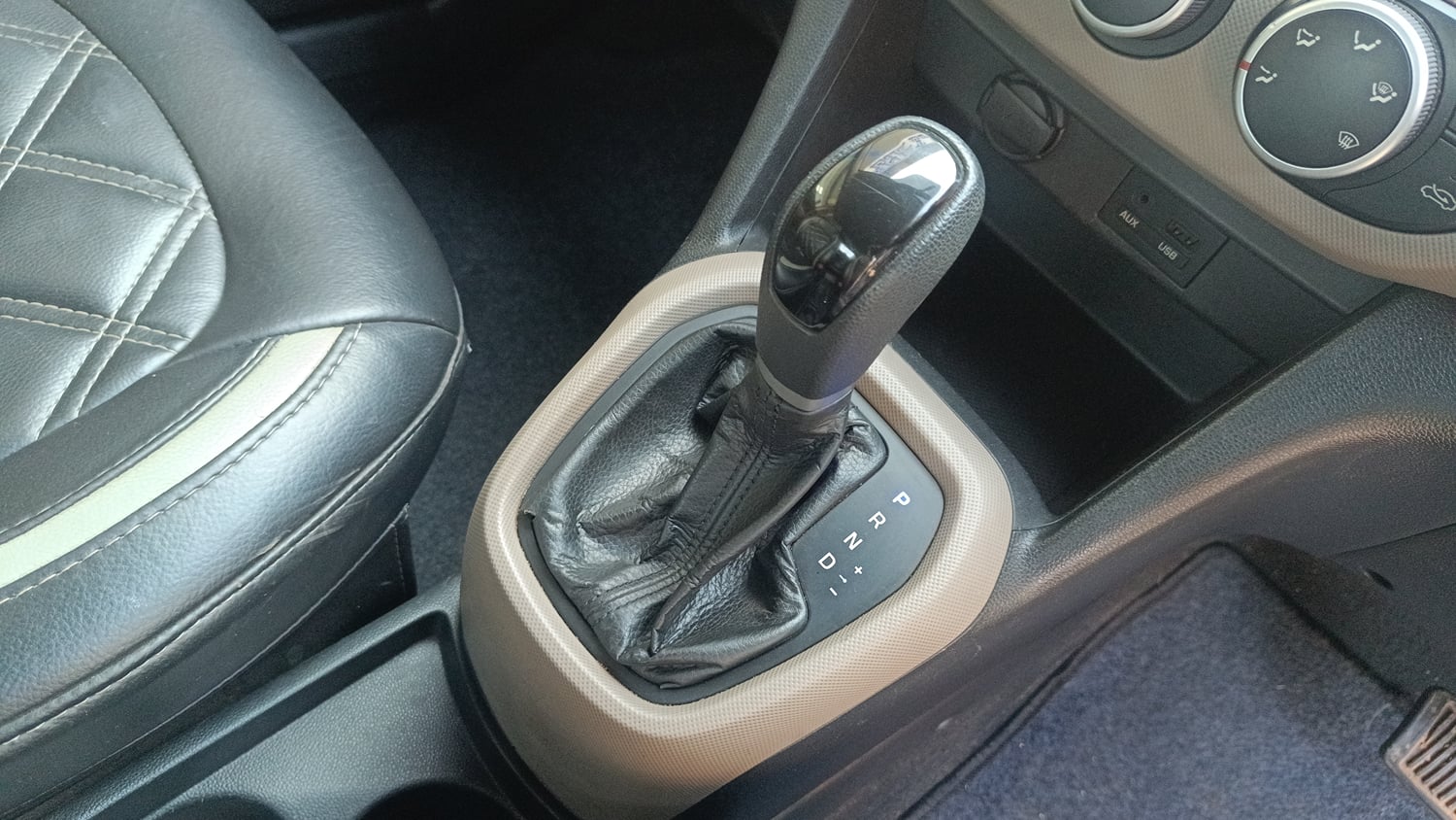 Used 2015 Hyundai Grand i10 Asta AT 1.2 Kappa VTVT Petrol Automatic interior GEAR  KNOB VIEW