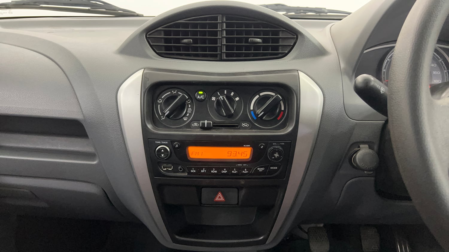 Used 2015 Maruti Suzuki Alto 800 Vxi Petrol Manual interior MUSIC SYSTEM & AC CONTROL VIEW