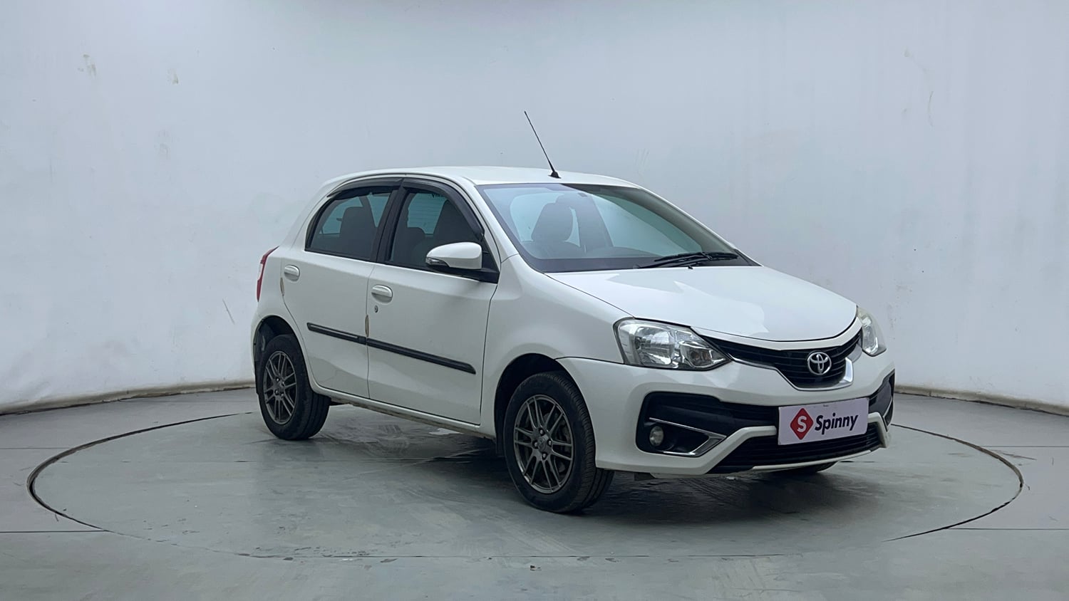 Used 2018 Toyota Etios Liva VXD Diesel Manual exterior RIGHT FRONT CORNER VIEW