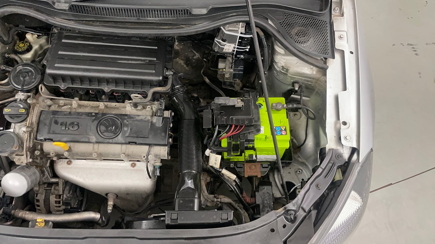 Used 2015 Skoda Rapid 1.6 MPI Elegance Petrol Manual engine ENGINE LEFT SIDE VIEW