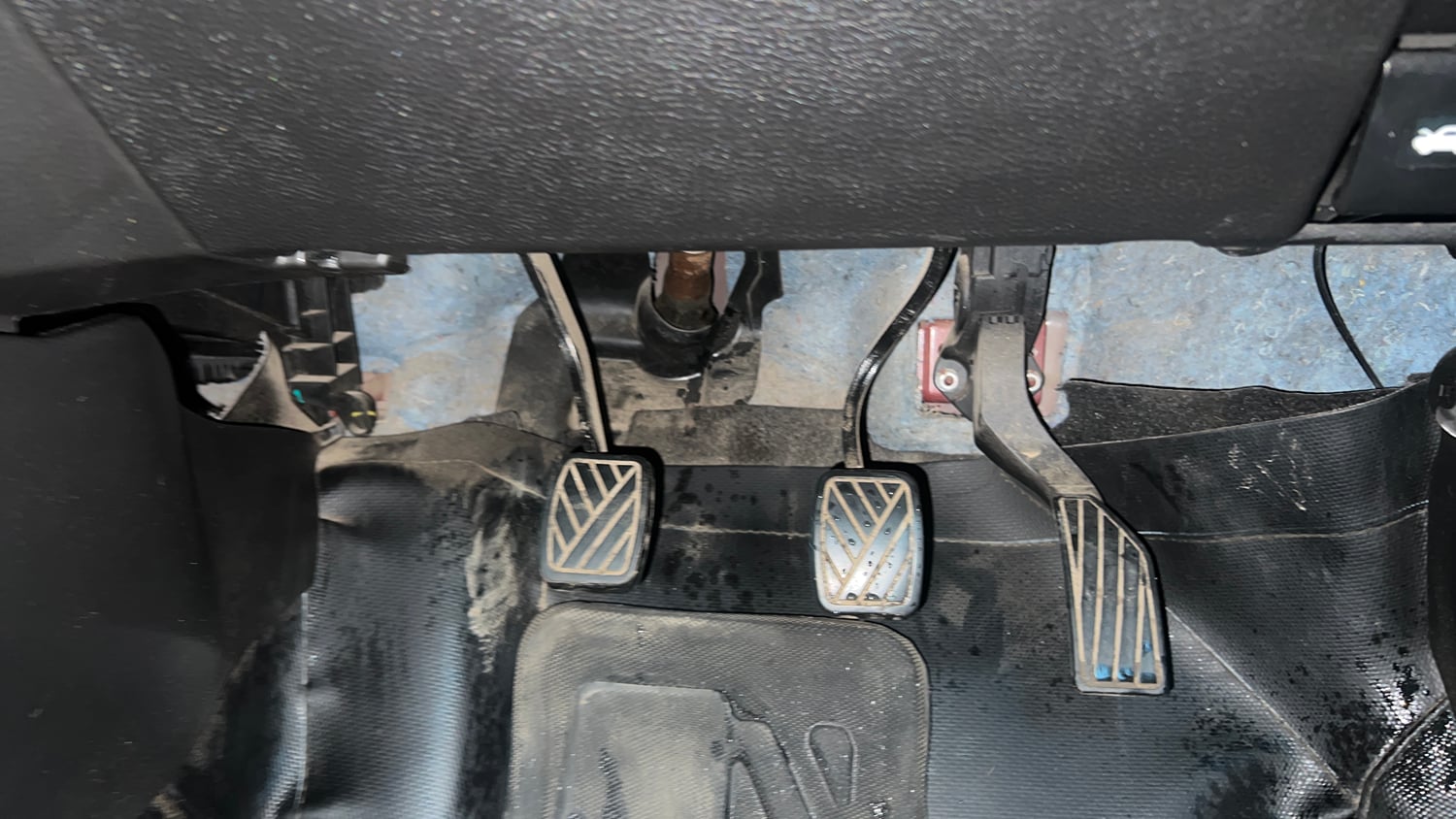 Used 2023 Maruti Suzuki Grand Vitara Alpha Dual Tone Smart Hybrid Petrol Manual interior PEDALS VIEW