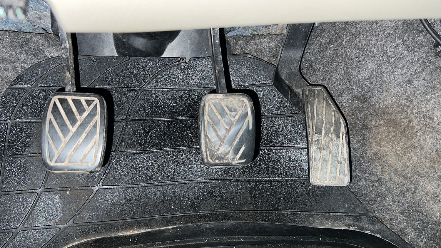 Used 2014 Maruti Suzuki Celerio VXi Petrol Manual interior PEDALS VIEW