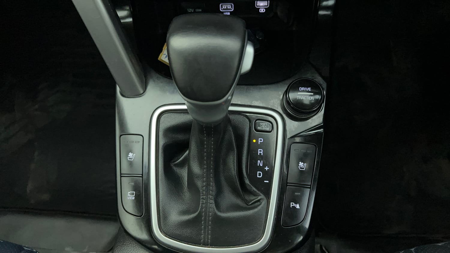 Used 2022 Kia Seltos X Line 1.4 DCT Petrol Automatic interior GEAR  KNOB VIEW