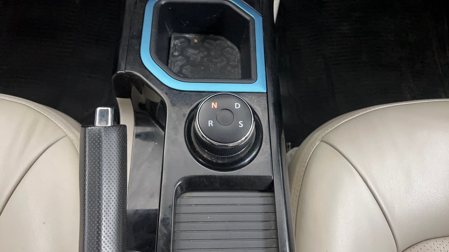 Used 2022 Tata Nexon EV XZ Plus Electric Automatic interior GEAR  KNOB VIEW