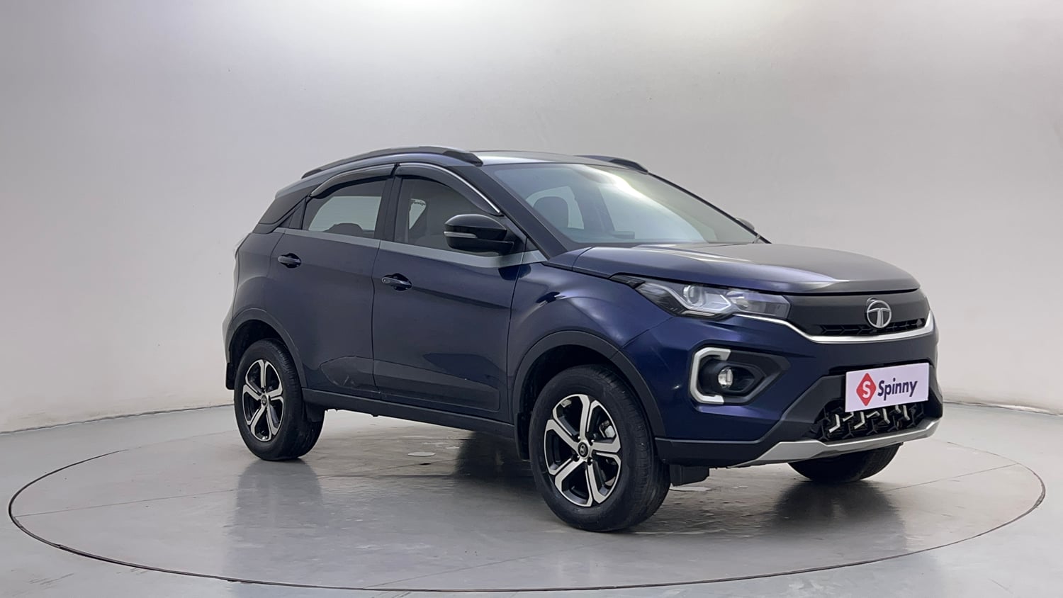 Used 2023 Tata Nexon XZ Plus LUXS Dual Tone Petrol Manual exterior RIGHT FRONT CORNER VIEW