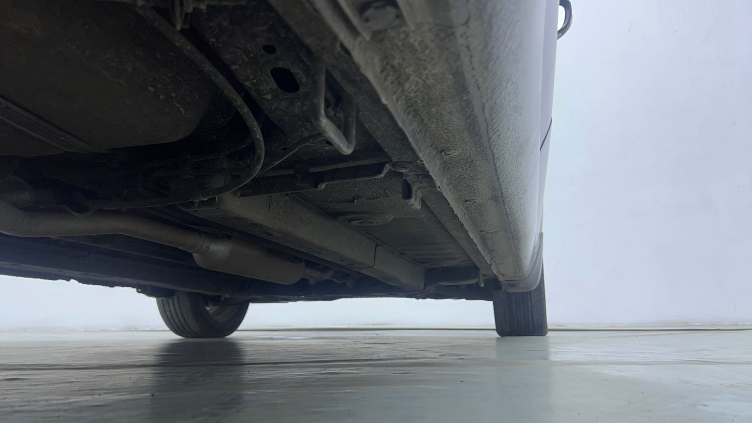 Used 2016 Maruti Suzuki Ciaz ZXI+ AT Petrol Automatic extra REAR RIGHT UNDERBODY VIEW
