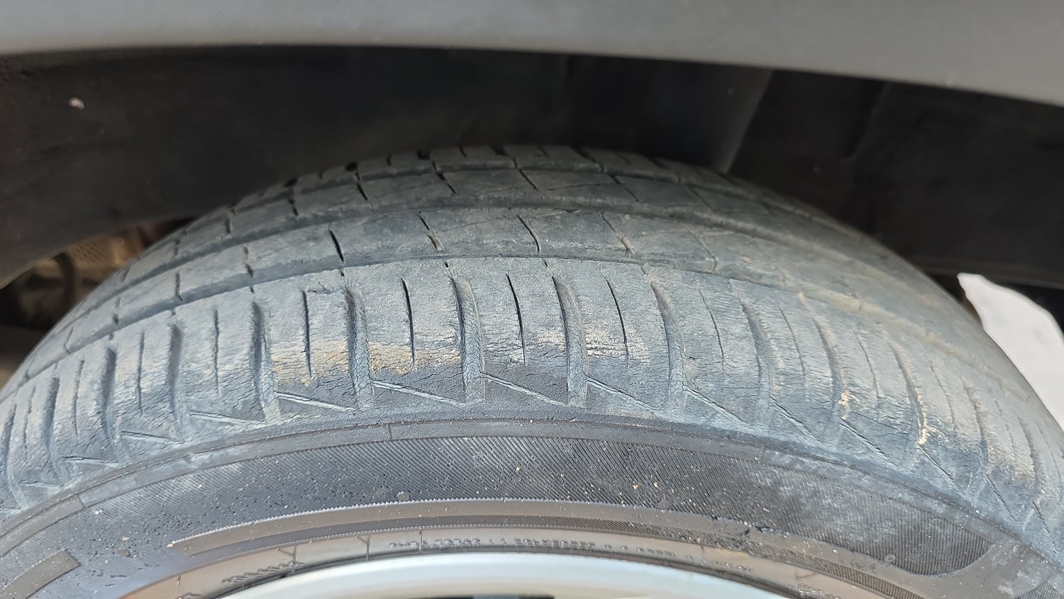 Used 2020 Renault Kwid RXL Petrol Manual tyres LEFT REAR TYRE TREAD VIEW
