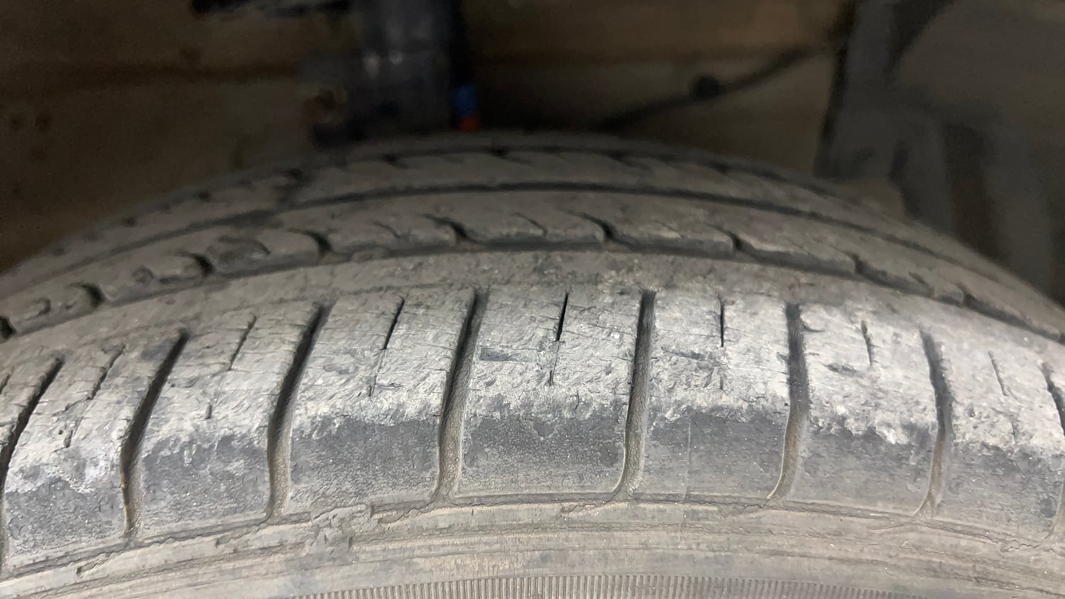 Used 2016 Maruti Suzuki Ciaz VXi+ Petrol Manual tyres RIGHT FRONT TYRE TREAD VIEW