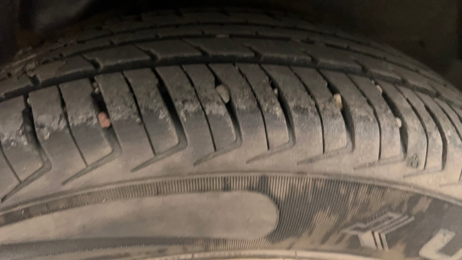 Used 2014 Hyundai i10 Sportz 1.1 iRDE2 Petrol Manual tyres LEFT REAR TYRE TREAD VIEW