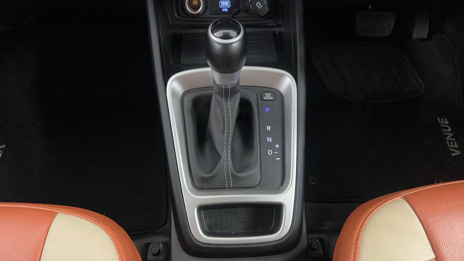 Used 2021 Hyundai Venue SX Plus 1.0 Turbo DCT Petrol Automatic interior GEAR  KNOB VIEW