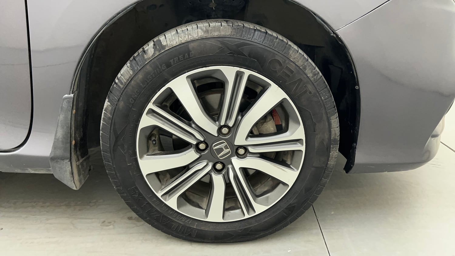 Used 2019 Honda City V CVT Petrol Petrol Automatic tyres RIGHT FRONT TYRE RIM VIEW