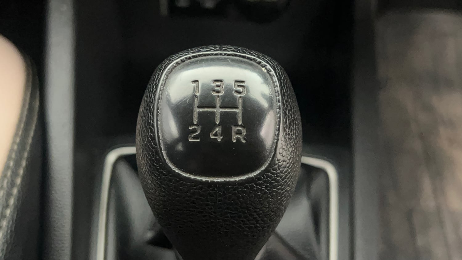 Used 2015 Hyundai Elite i20 Magna 1.2 Petrol Manual interior GEAR  KNOB VIEW