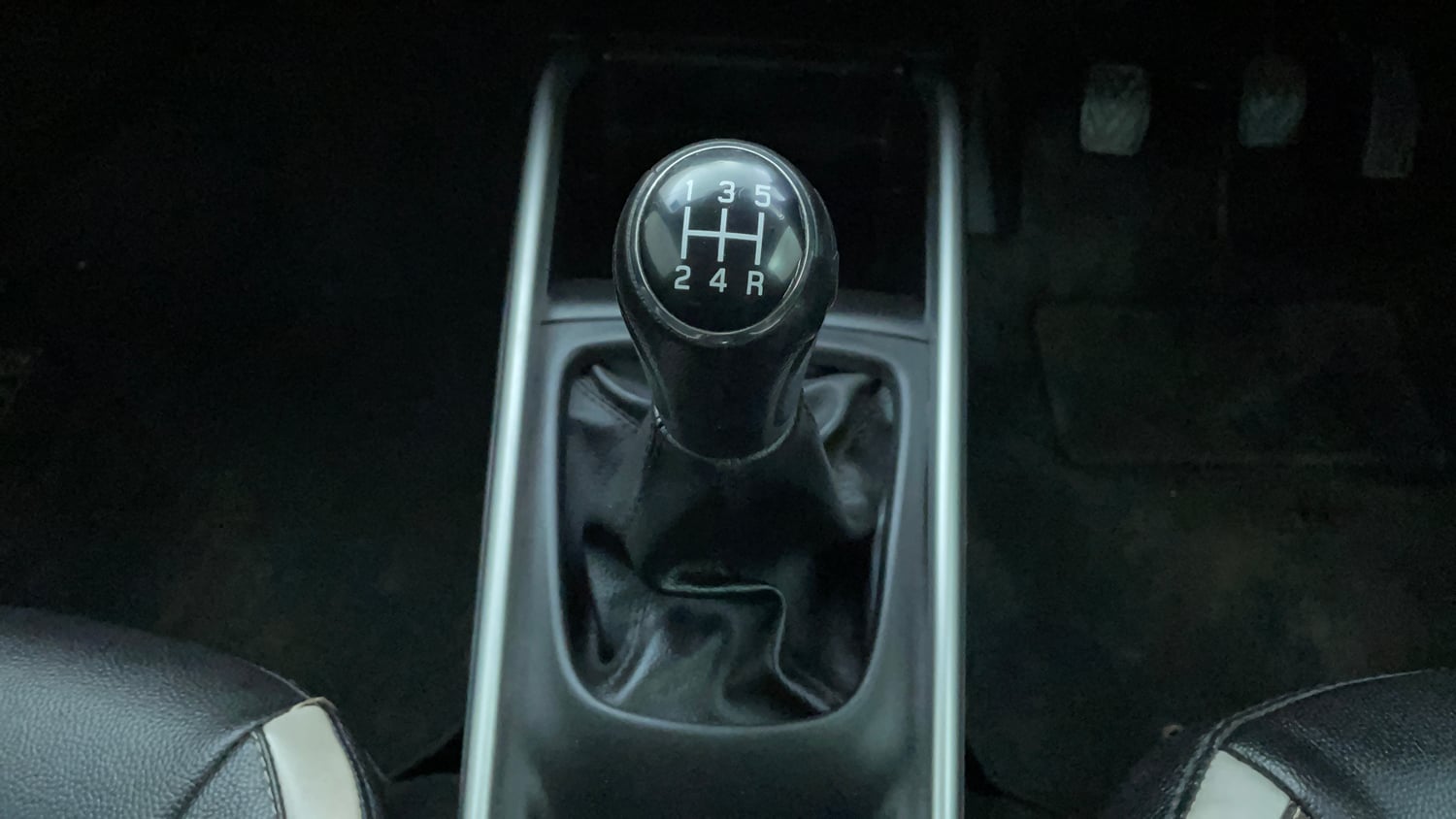 Used 2017 Maruti Suzuki Baleno Zeta 1.2 Petrol Manual interior GEAR  KNOB VIEW
