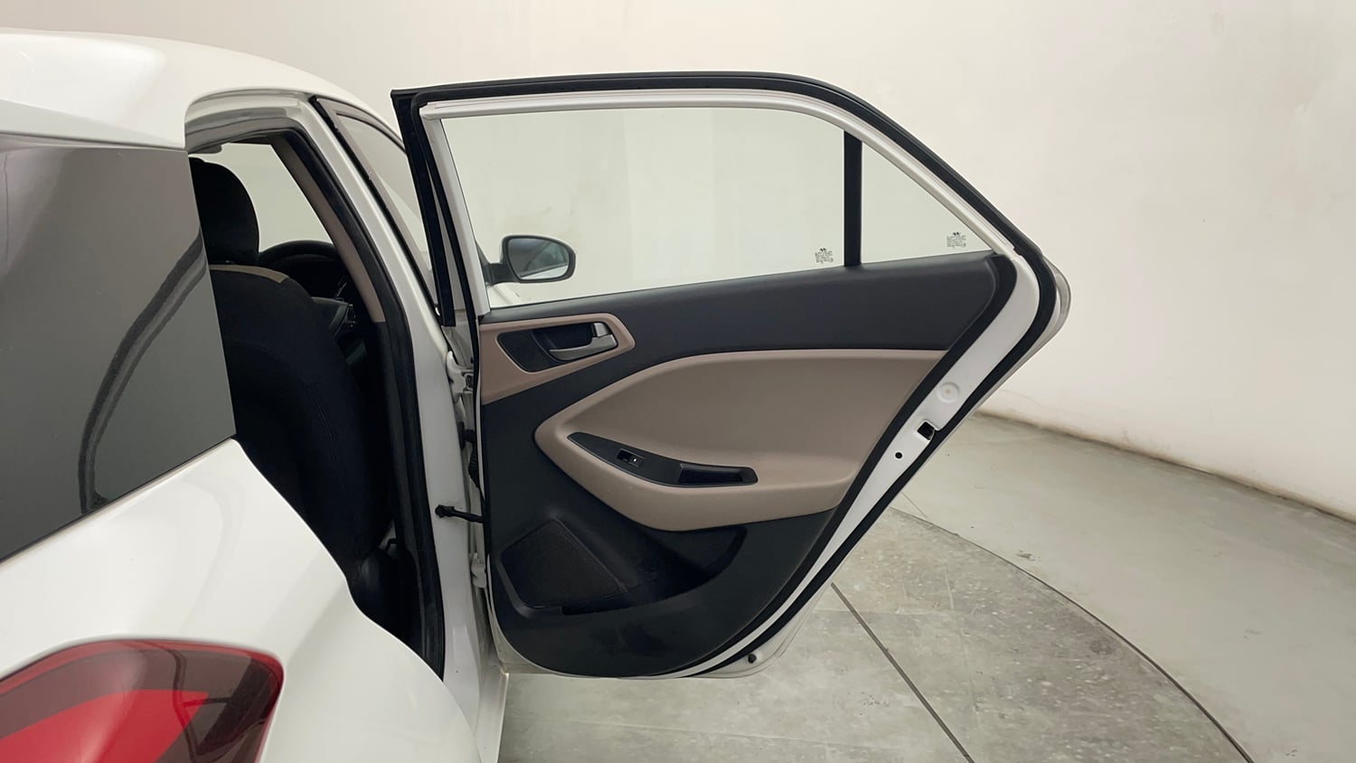 Used 2016 Hyundai Elite i20 Asta 1.2 (O) Petrol Manual interior RIGHT REAR DOOR OPEN VIEW