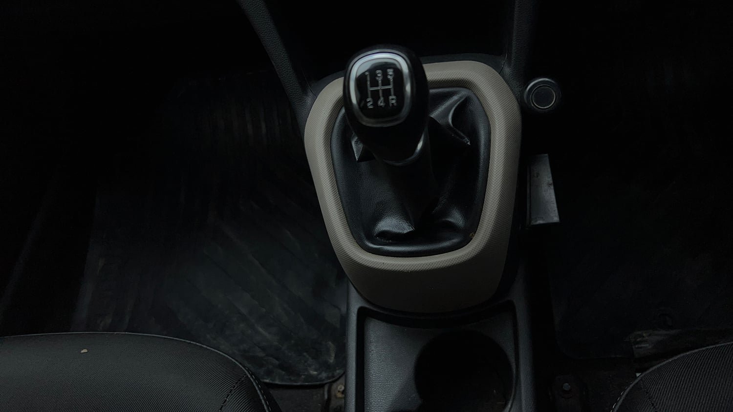 Used 2017 Hyundai Grand i10 Sportz (O) 1.2 Kappa VTVT Petrol Manual interior GEAR  KNOB VIEW