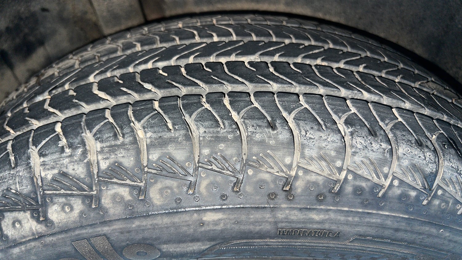 Used 2023 Maruti Suzuki Grand Vitara Alpha Dual Tone Smart Hybrid Petrol Manual tyres RIGHT REAR TYRE TREAD VIEW