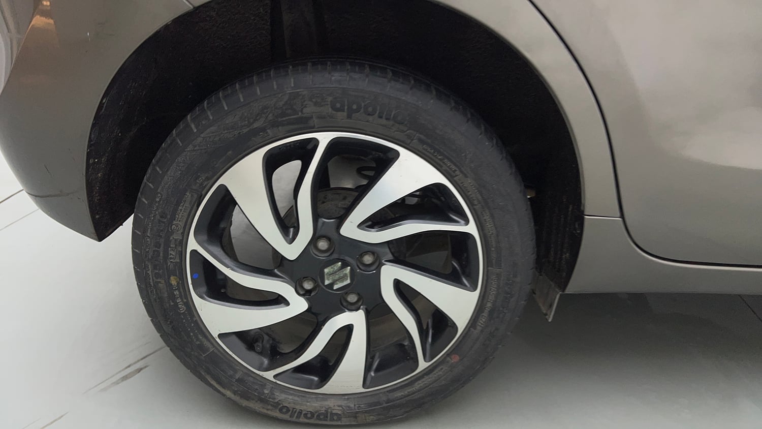 Used 2021 Maruti Suzuki Baleno Zeta Petrol Manual tyres RIGHT REAR TYRE RIM VIEW