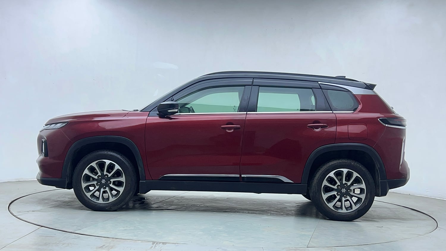 Used 2023 Maruti Suzuki Grand Vitara Alpha Dual Tone Smart Hybrid Petrol Manual exterior LEFT SIDE VIEW