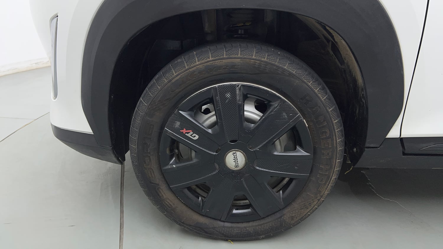 Used 2023 Nissan Magnite XE Petrol Manual tyres LEFT FRONT TYRE RIM VIEW