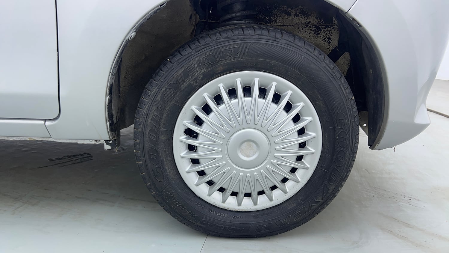 Used 2014 Maruti Suzuki Alto 800 Lxi CNG Cng Manual tyres RIGHT FRONT TYRE RIM VIEW