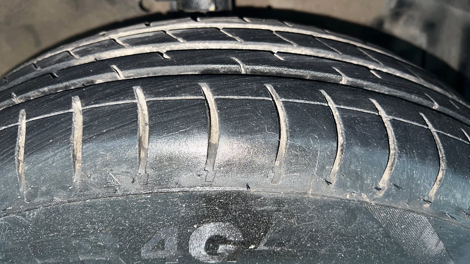 Used 2015 Maruti Suzuki Swift VXi Petrol Manual tyres RIGHT FRONT TYRE TREAD VIEW