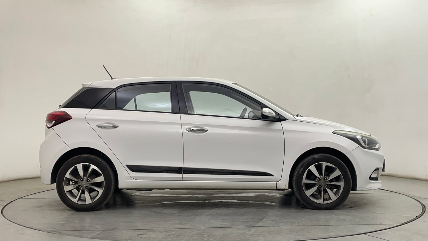 Used 2016 Hyundai Elite i20 Asta 1.2 (O) Petrol Manual exterior RIGHT SIDE VIEW