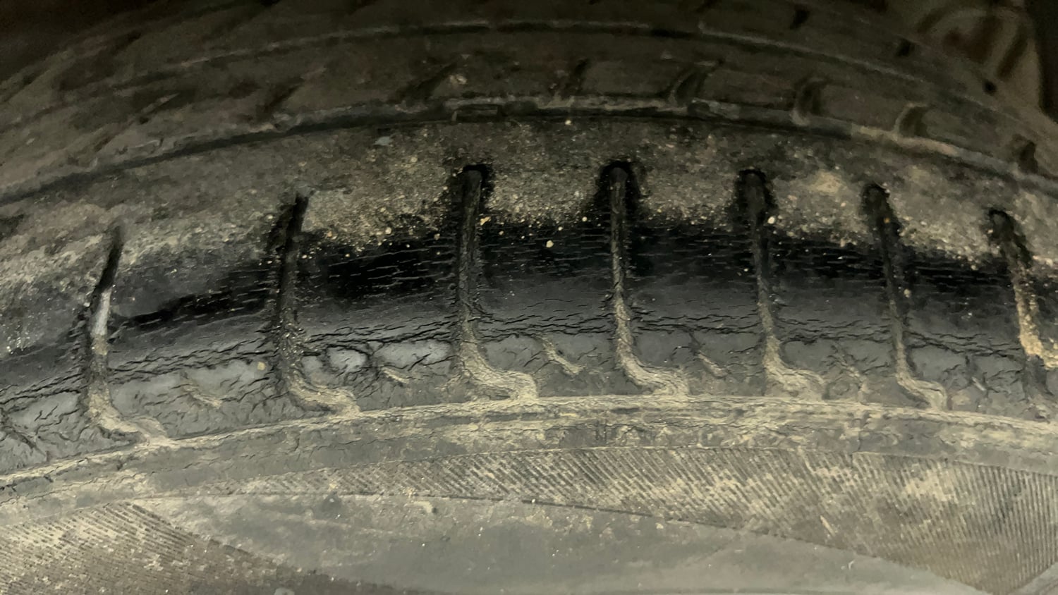 Used 2020 Hyundai Elite i20 Sportz Plus 1.2 Petrol Manual tyres LEFT REAR TYRE TREAD VIEW