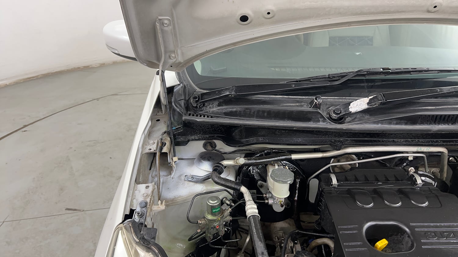 Used 2018 Maruti Suzuki Celerio ZXi AMT Petrol Automatic engine ENGINE RIGHT SIDE HINGE & APRON VIEW