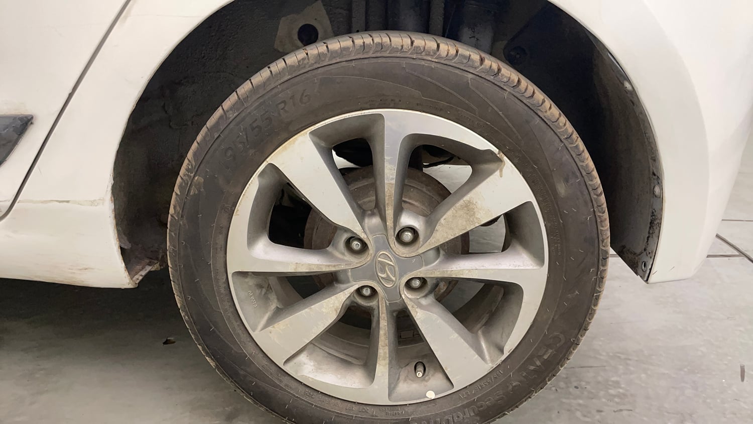 Used 2016 Hyundai Elite i20 Asta 1.2 (O) Petrol Manual tyres LEFT REAR TYRE RIM VIEW