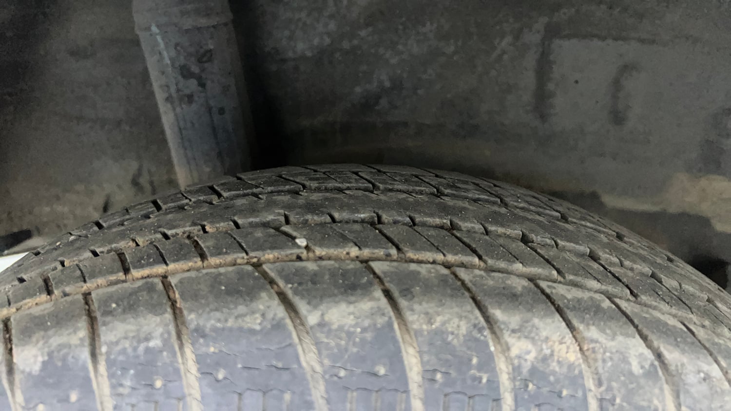 Used 2018 Honda Amaze 1.2 E MT Petrol Petrol Manual tyres RIGHT REAR TYRE TREAD VIEW