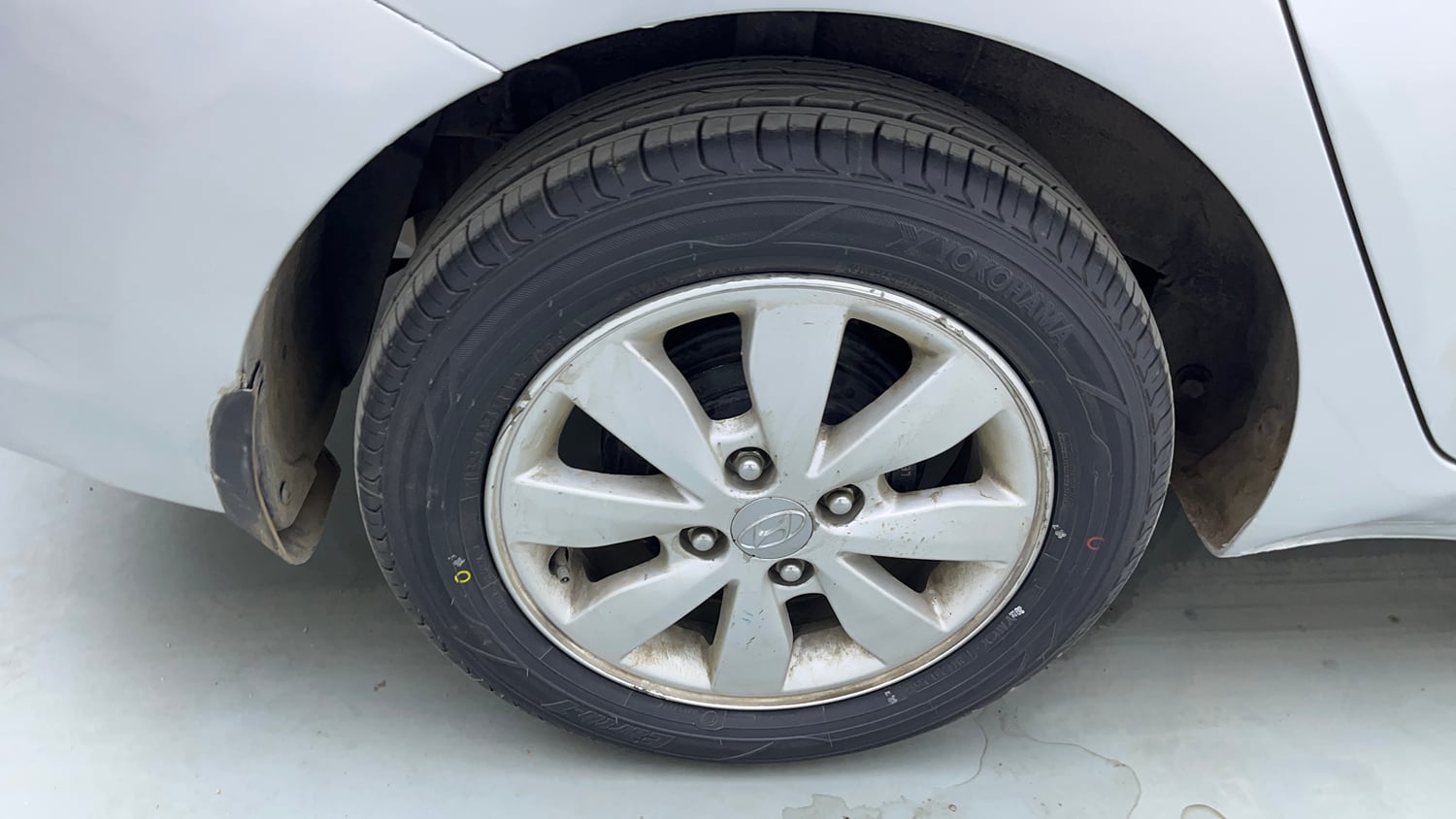 Used 2016 Hyundai Xcent SX 1.1 CRDi Diesel Manual tyres RIGHT REAR TYRE RIM VIEW