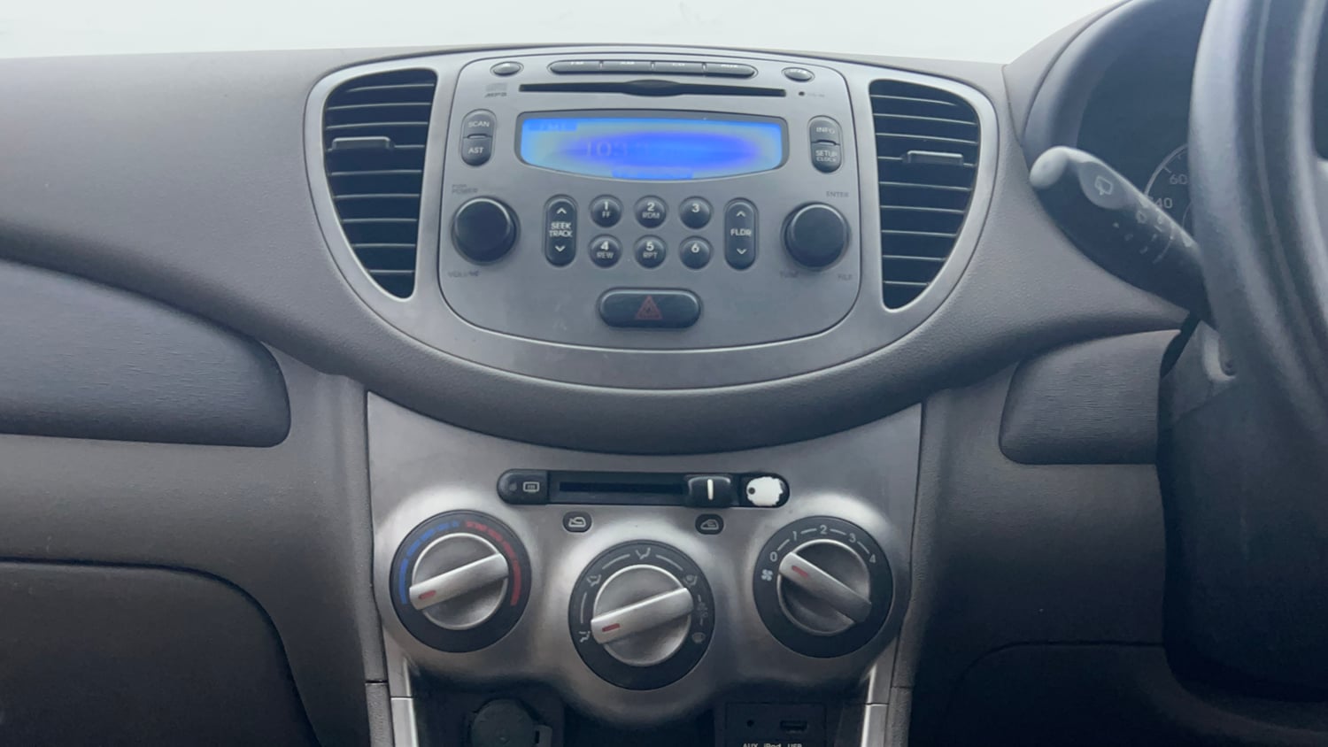 Used 2013 Hyundai i10 Sportz 1.2 Kappa2 Petrol Manual interior MUSIC SYSTEM & AC CONTROL VIEW