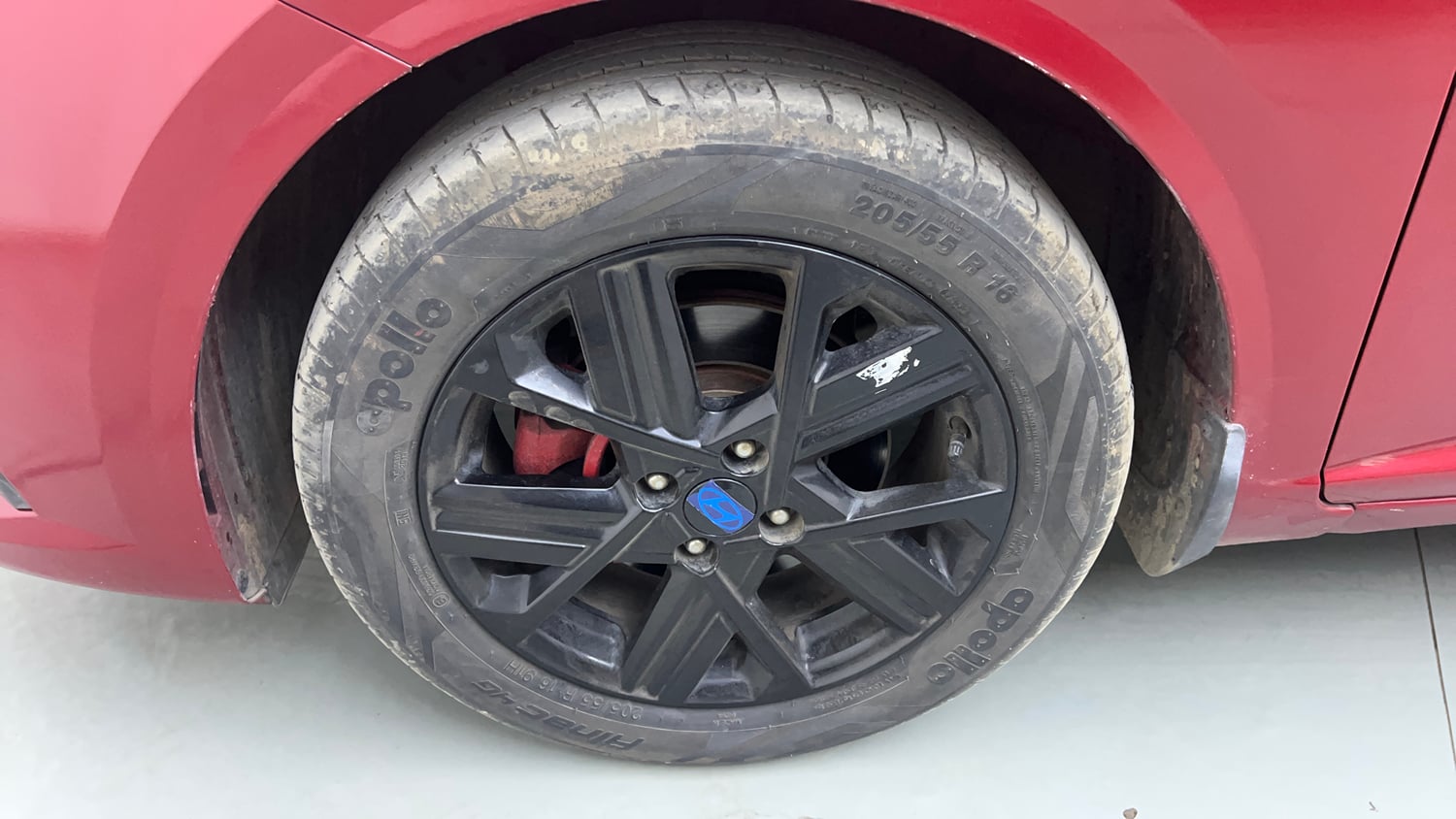 Used 2023 Hyundai Verna SX (O) 1.5 Turbo Petrol DCT Petrol Automatic tyres LEFT FRONT TYRE RIM VIEW