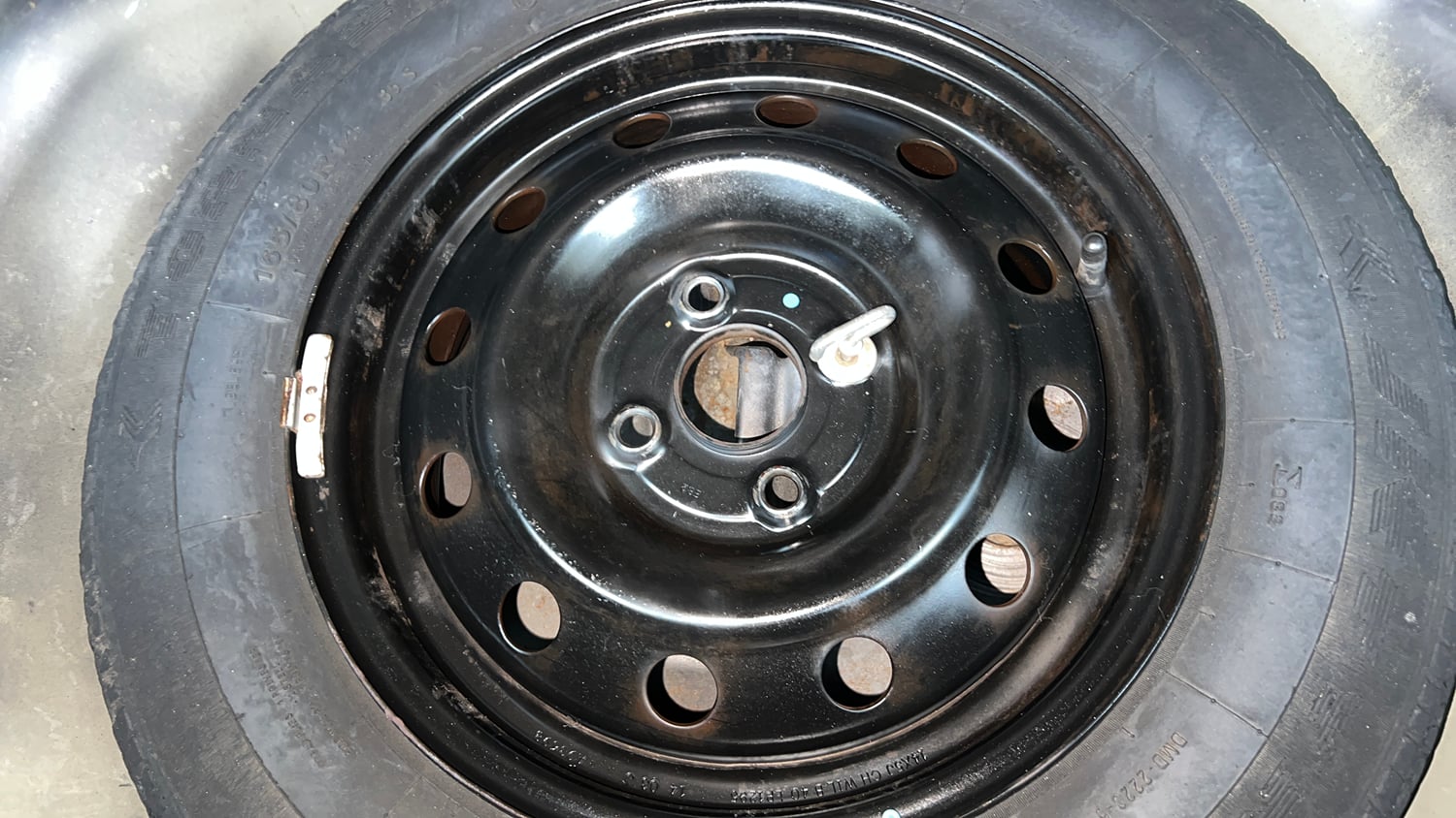Used 2014 Maruti Suzuki Swift VXi Petrol Manual tyres SPARE TYRE VIEW
