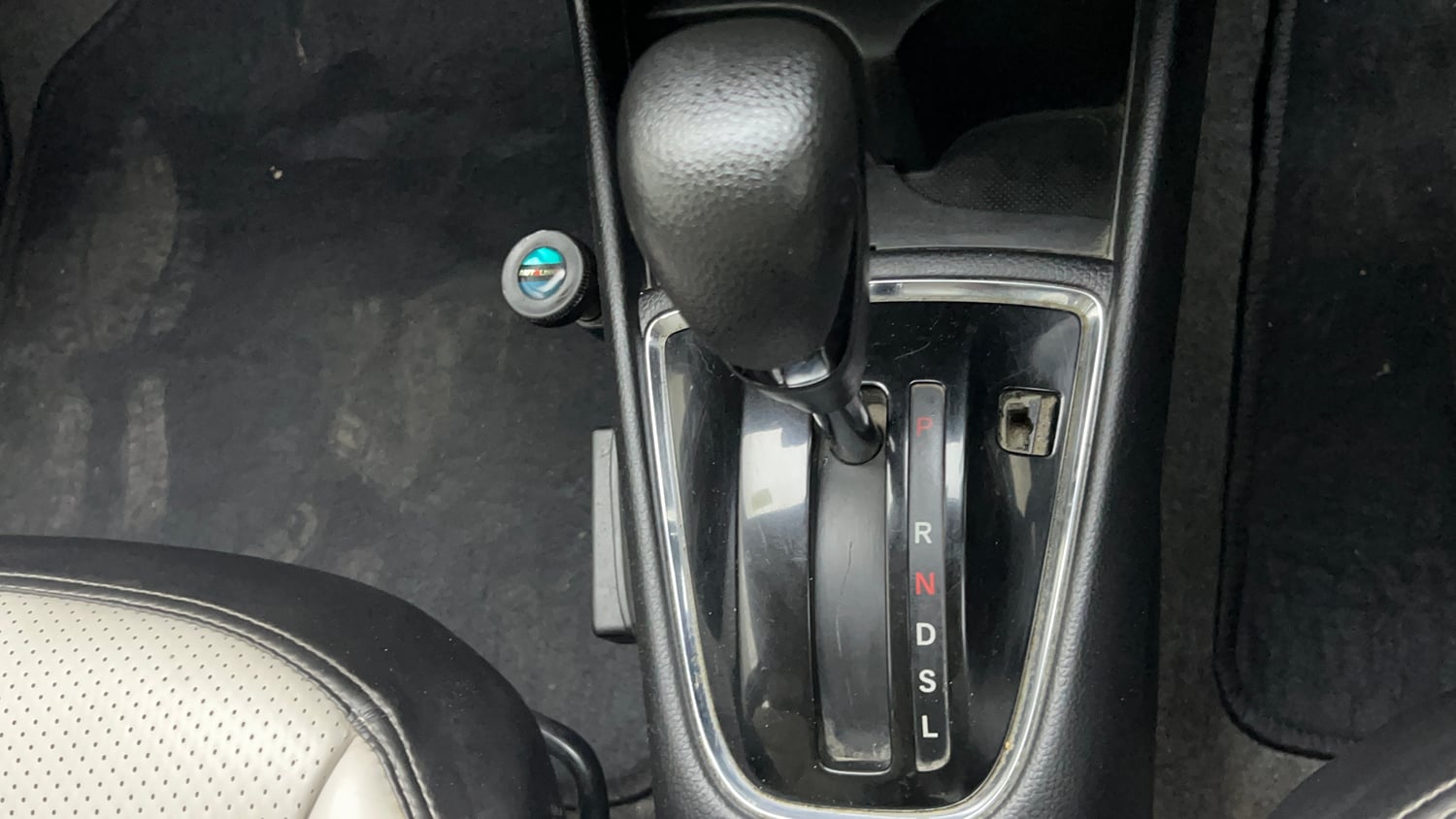 Used 2018 Honda Amaze 1.5 V CVT Diesel Diesel Automatic interior GEAR  KNOB VIEW
