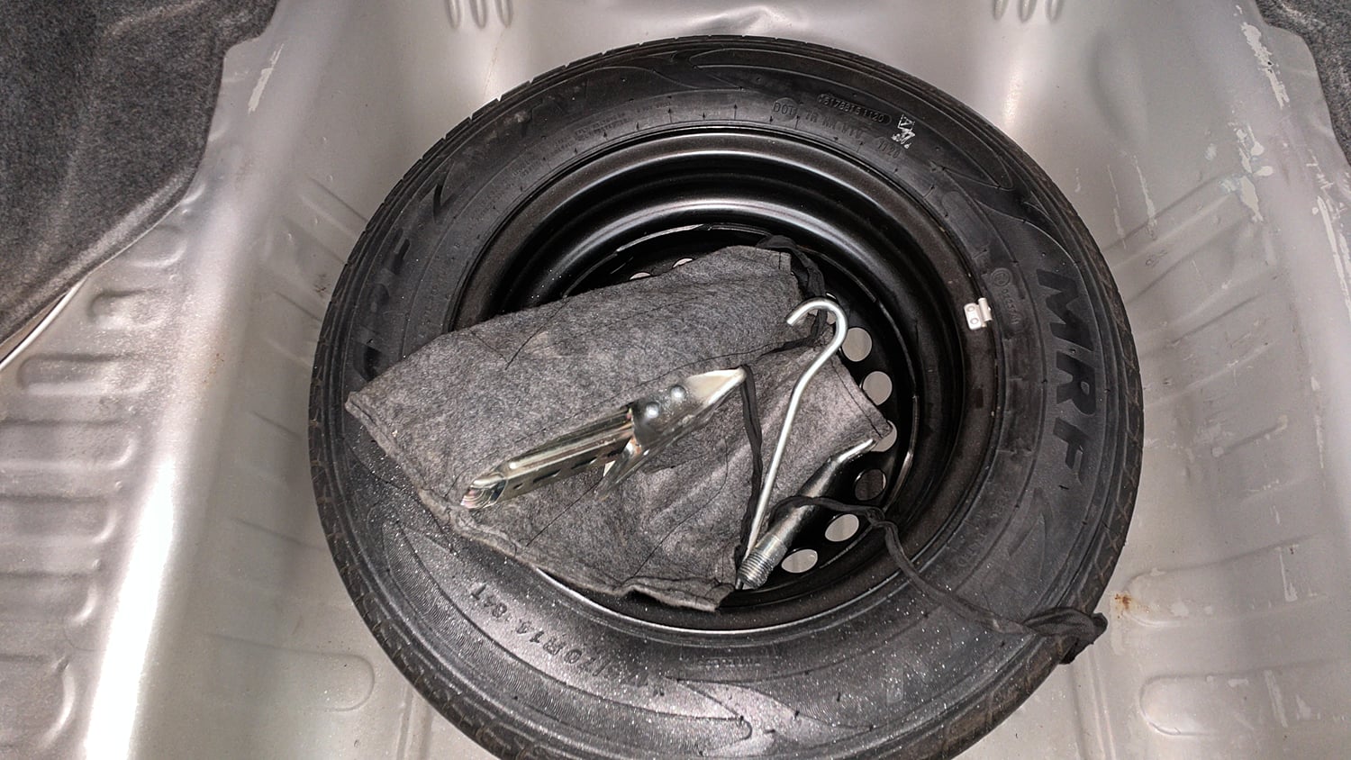 Used 2020 Honda Amaze 1.2 VX CVT Petrol Petrol Automatic tyres SPARE TYRE VIEW
