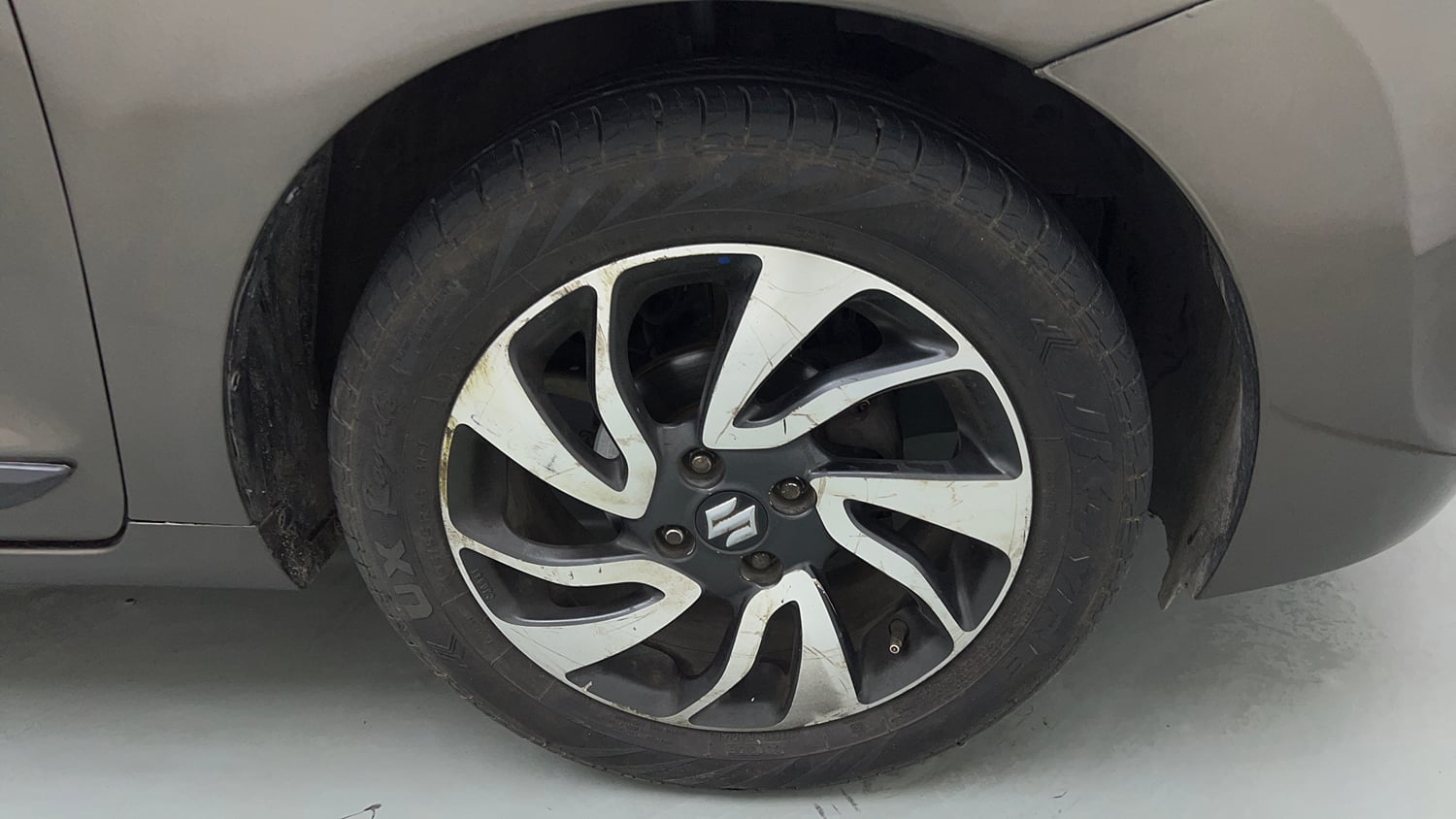 Used 2020 Maruti Suzuki Baleno Zeta Petrol Manual tyres RIGHT FRONT TYRE RIM VIEW