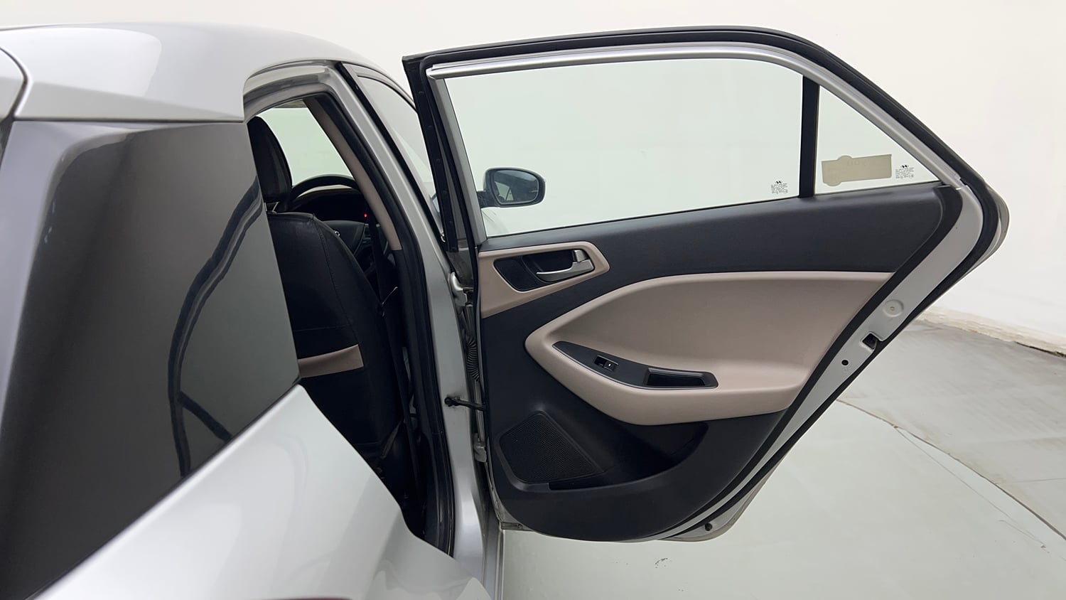 Used 2016 Hyundai Elite i20 Sportz 1.2 Petrol Manual interior RIGHT REAR DOOR OPEN VIEW