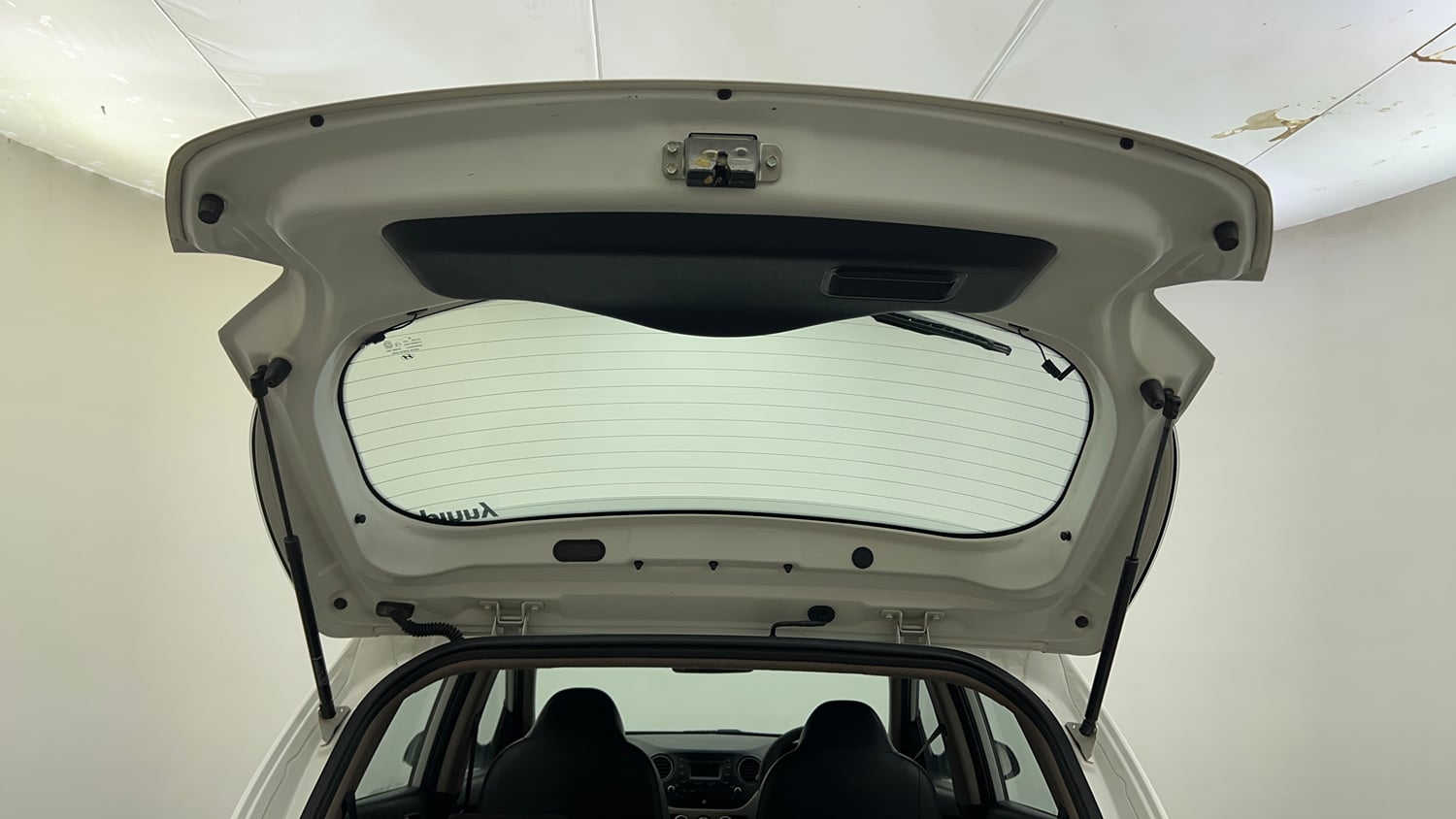 Used 2015 Hyundai Grand i10 Asta AT 1.2 Kappa VTVT Petrol Automatic interior DICKY DOOR OPEN VIEW