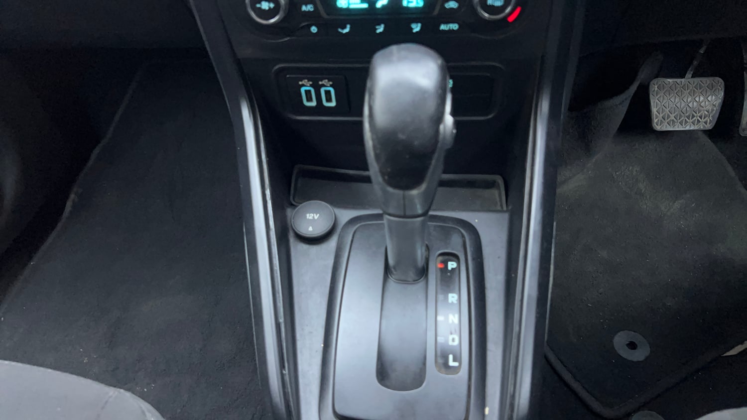Used 2018 Ford EcoSport Trend + 1.5L Ti-VCT AT Petrol Automatic interior GEAR  KNOB VIEW
