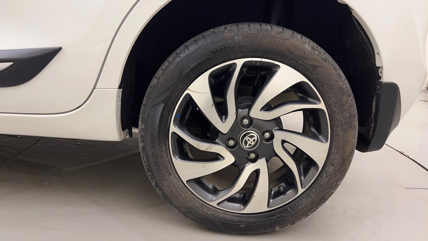 Used 2021 Toyota Glanza V CVT Petrol Automatic tyres LEFT REAR TYRE RIM VIEW