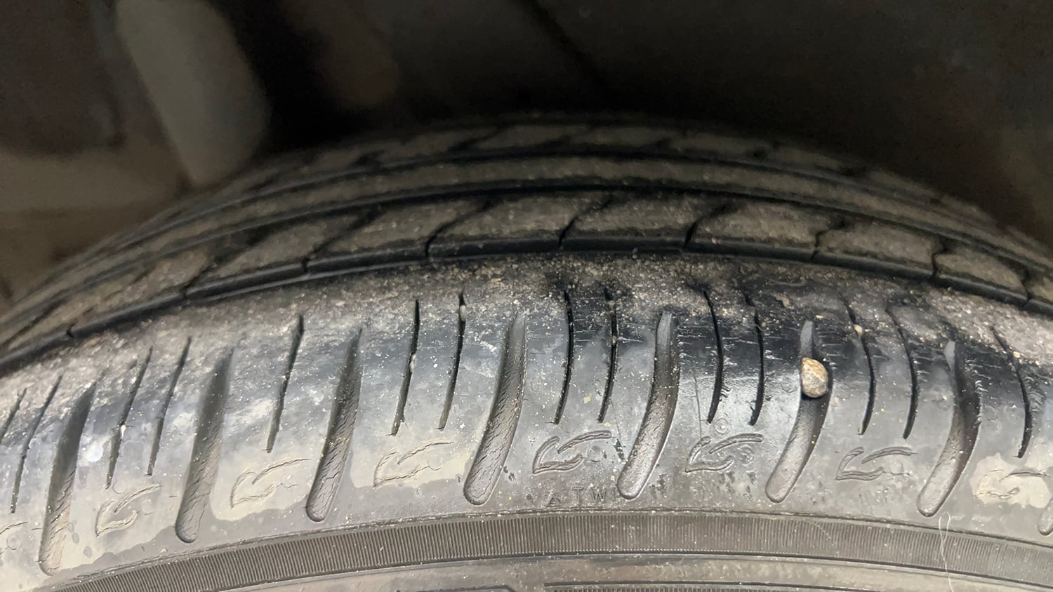 Used 2021 Hyundai Venue SX Plus 1.0 Turbo DCT Petrol Automatic tyres RIGHT REAR TYRE TREAD VIEW