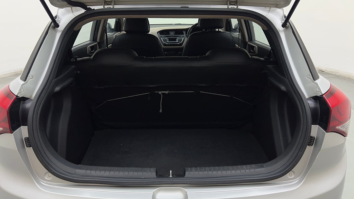 Used 2016 Hyundai Elite i20 Sportz 1.2 Petrol Manual interior DICKY INSIDE VIEW
