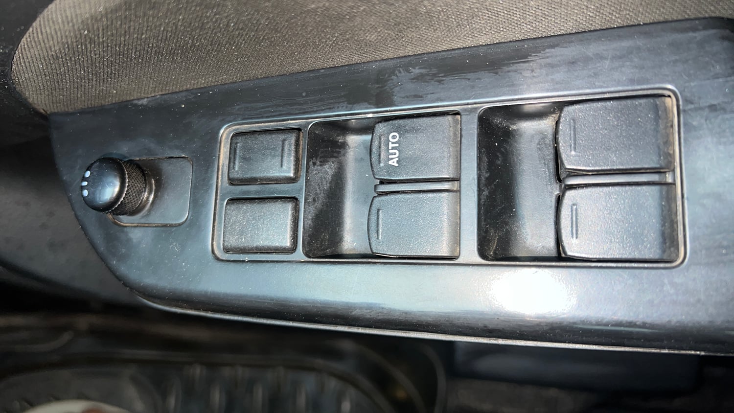 Used 2014 Maruti Suzuki Swift VXi Petrol Manual top_features Power windows